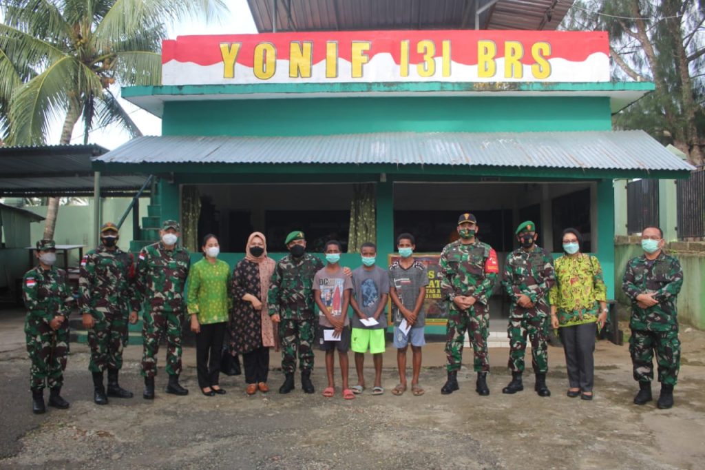 Satgas Pamtas RI-PNG Yonif 131/Braja Sakti Terima Kunjungan Kapuskesad 9