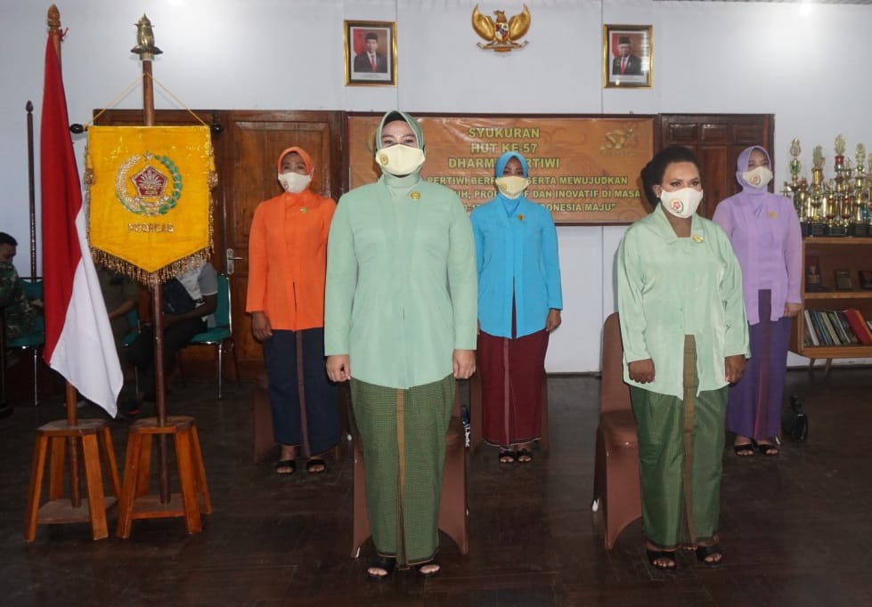 Ketua Dharma Pertiwi Koorcab Merauke Hadiri Vicon Bersama Ny. Nanny Hadi Tjahjanto Pada Acara HUT Ke-57 Dharma Pertiwi 11