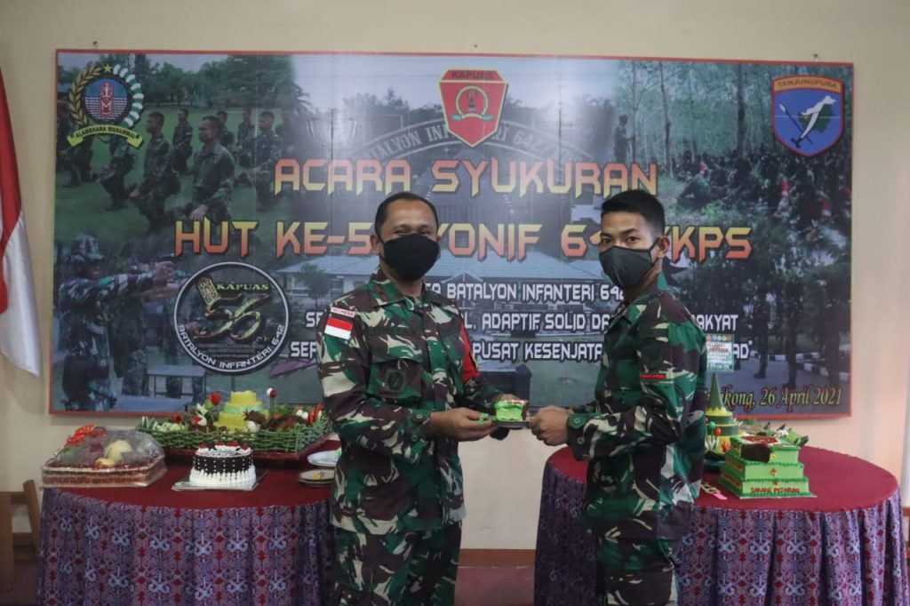 Satgas Yonif 642/Kps Rayakan HUT Ke-56 Secara Sederhana di Perbatasan 9