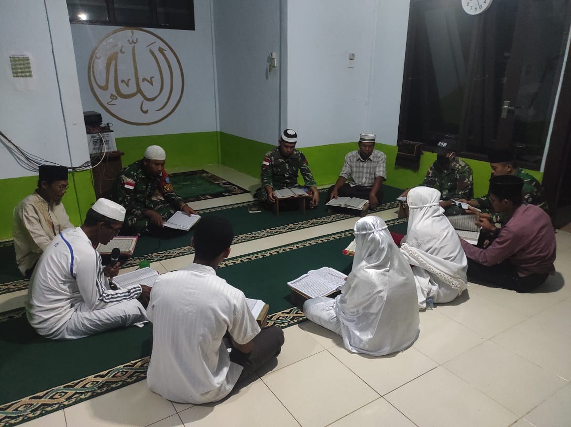 Ramadhan di Perbatasan, Satgas Yonif 642/Kapuas Ibadah Bersama Warga 1