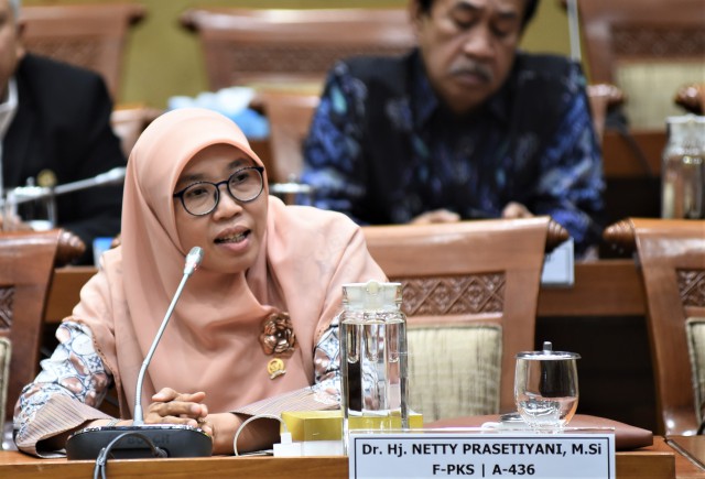 Terkait Covid-19, Komisi IX DPR: Benahi Regulasi di Pintu Masuk Indonesia 11