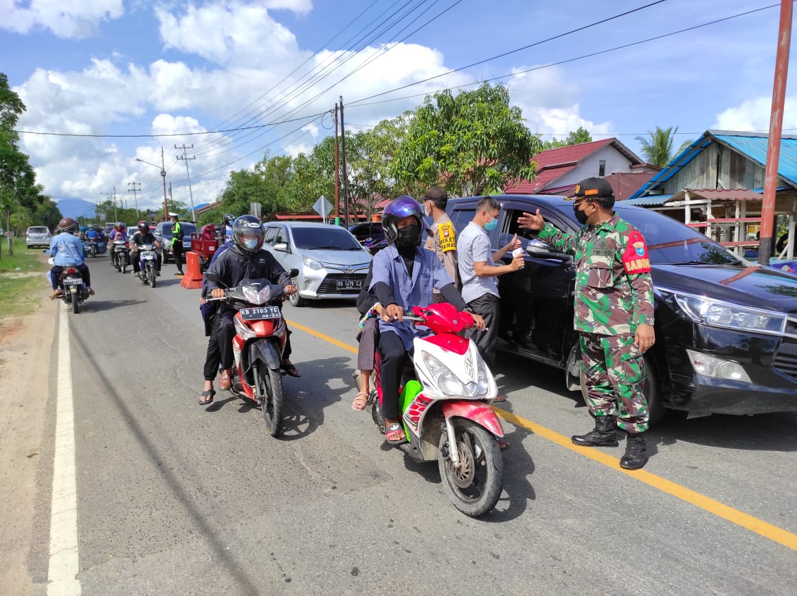 Perayaan Lebaran, Koramil Selakau Laksanakan Pengawasan dan Larangan Mudik 1