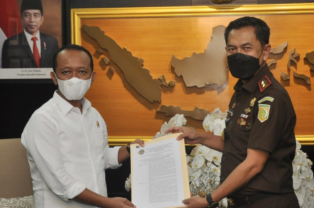 Wow, Kejati Banten Selamatkan Investasi Rp59 Triliun 8
