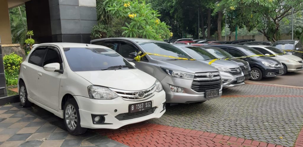 Wanita Muda Otaki Penggelapan Mobil Rental 11