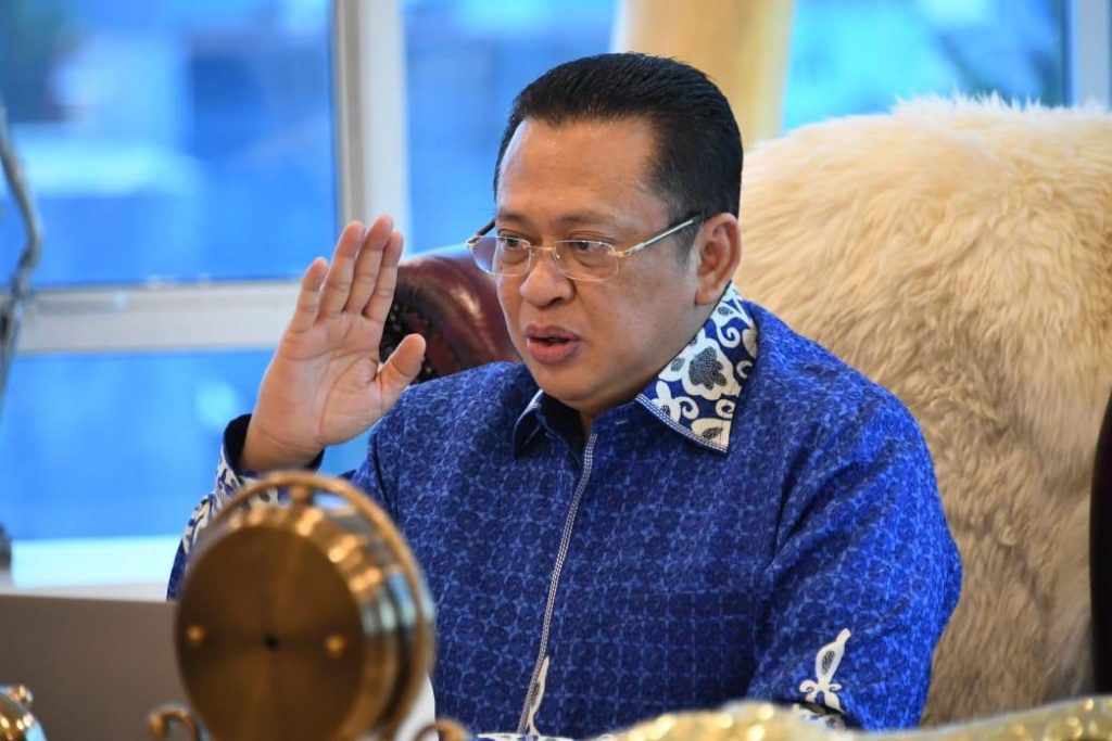 Ketua MPR Minta Pemerintah Kembali Berlakukan Pembatasan Kegiatan Masyarakat 13