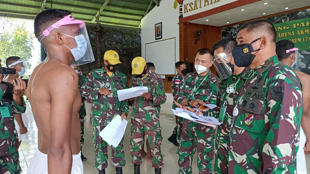 Pimpin Sidang Parade, Danrem 174 Merauke Seleksi Calon Taruna 11