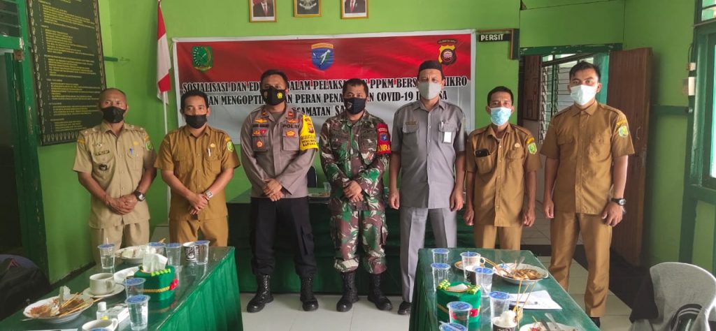 Sinergitas Tanpa Batas, Babinsa-Bhabinkamtibmas dan Puskesmas Selakau Terapkan Prokes 12
