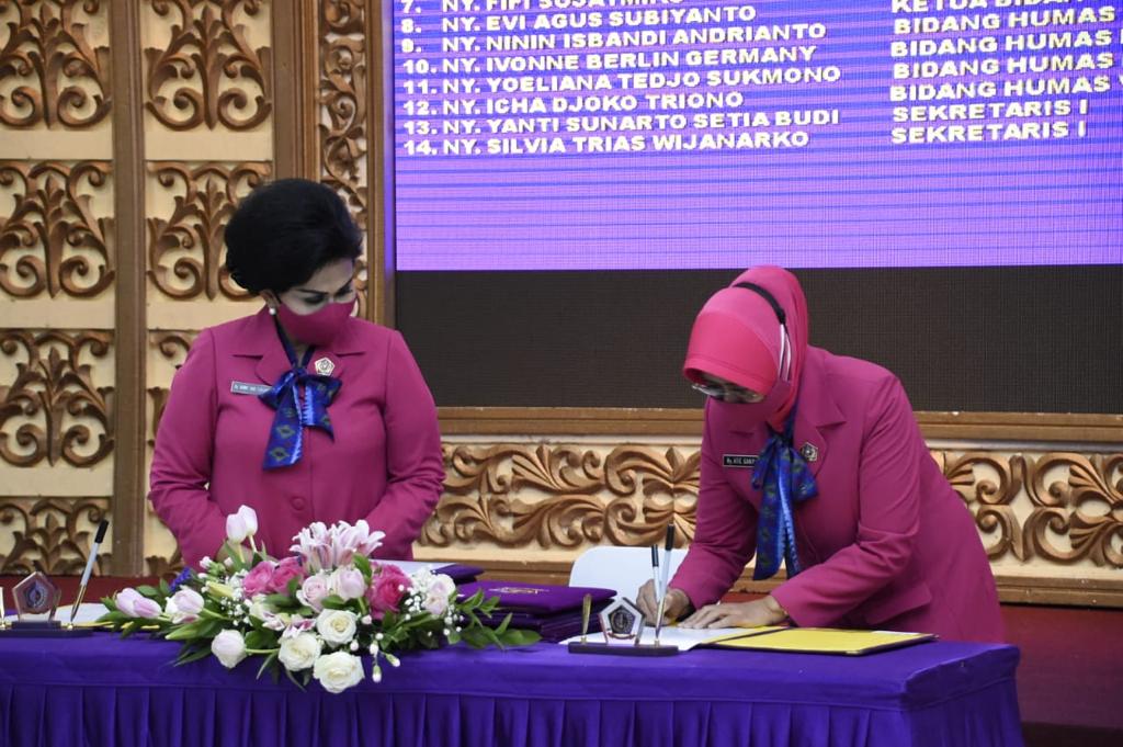 Ny. Nanny Hadi Tjahjanto Pimpin Sertijab Wakil Ketua Umum Yayasan Tunas Muda IKKT 9
