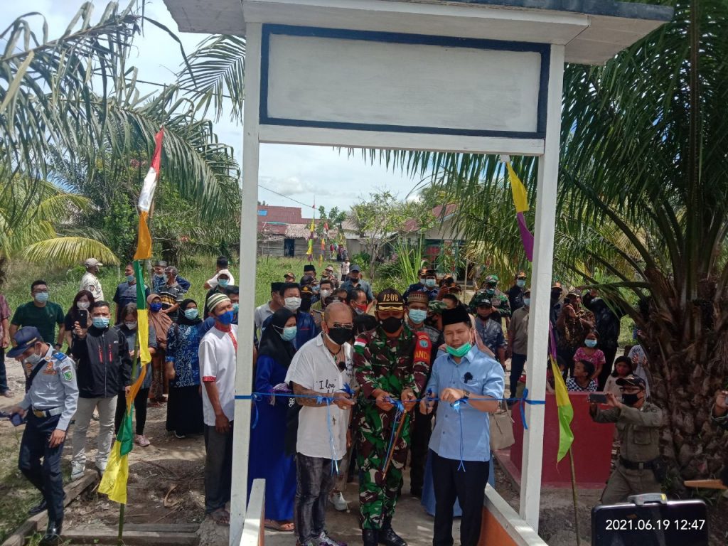 Dandim 1208/Sambas Dampingi Bupati Resmikan Jembatan 8