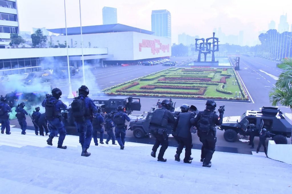 Satgultor TNI Tumpas Aksi Teroris di Gedung DPR RI 9