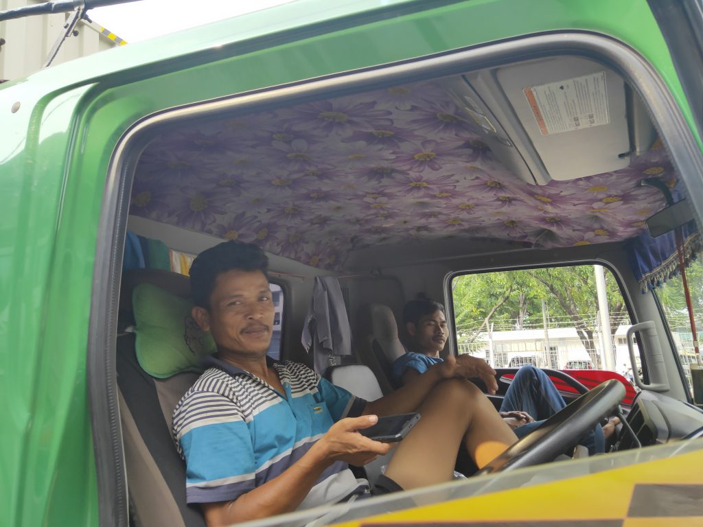 Tawarkan Stiker Anti Palak, Modus Preman di Tanjung Priok 8