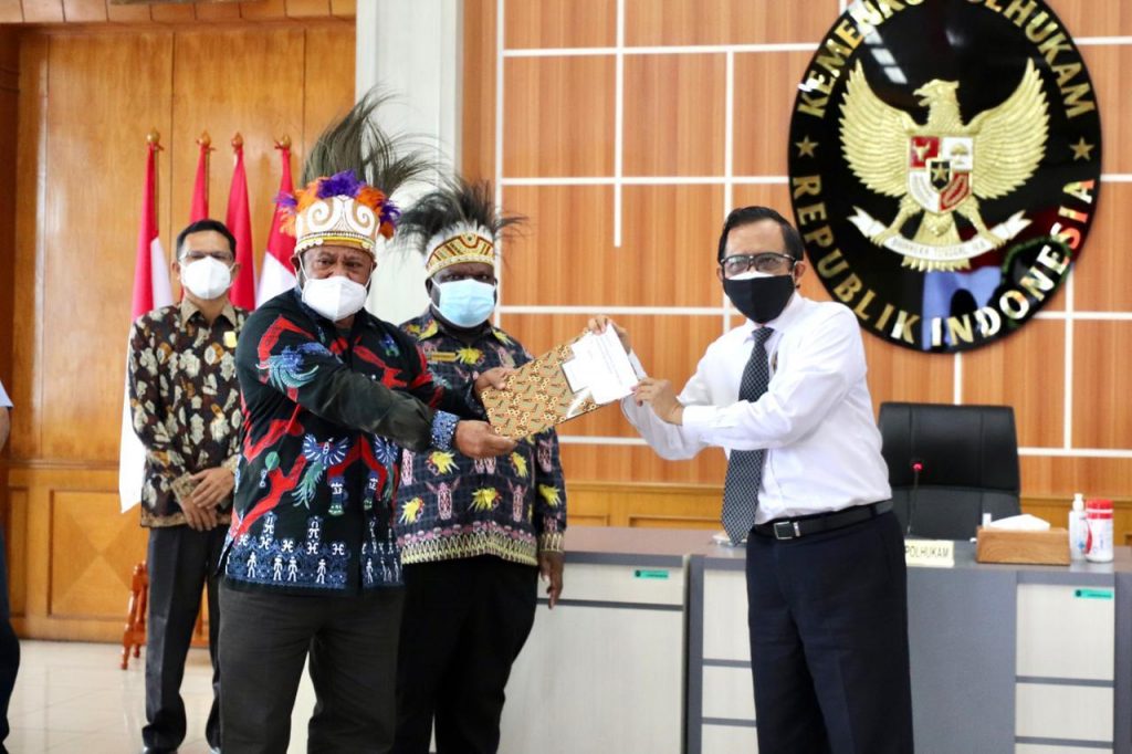 Mahfud MD Tegaskan Terus Perkuat Bangun Papua 9