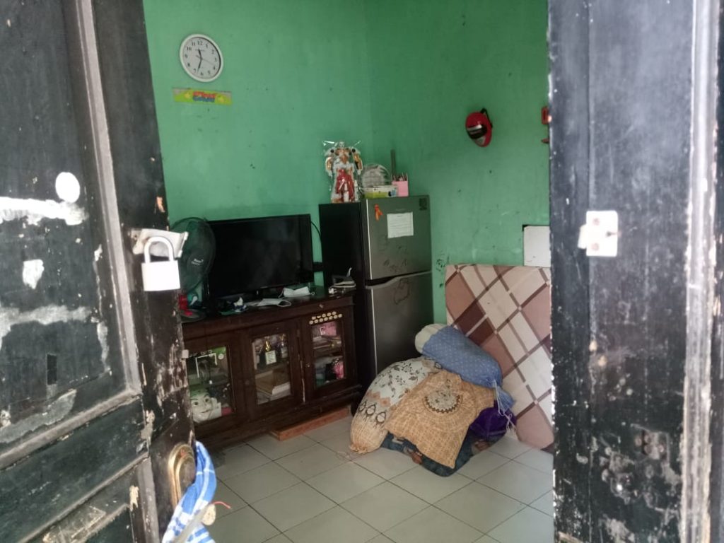 Rumah Dibobol Maling Siang Bolong di Depok 8