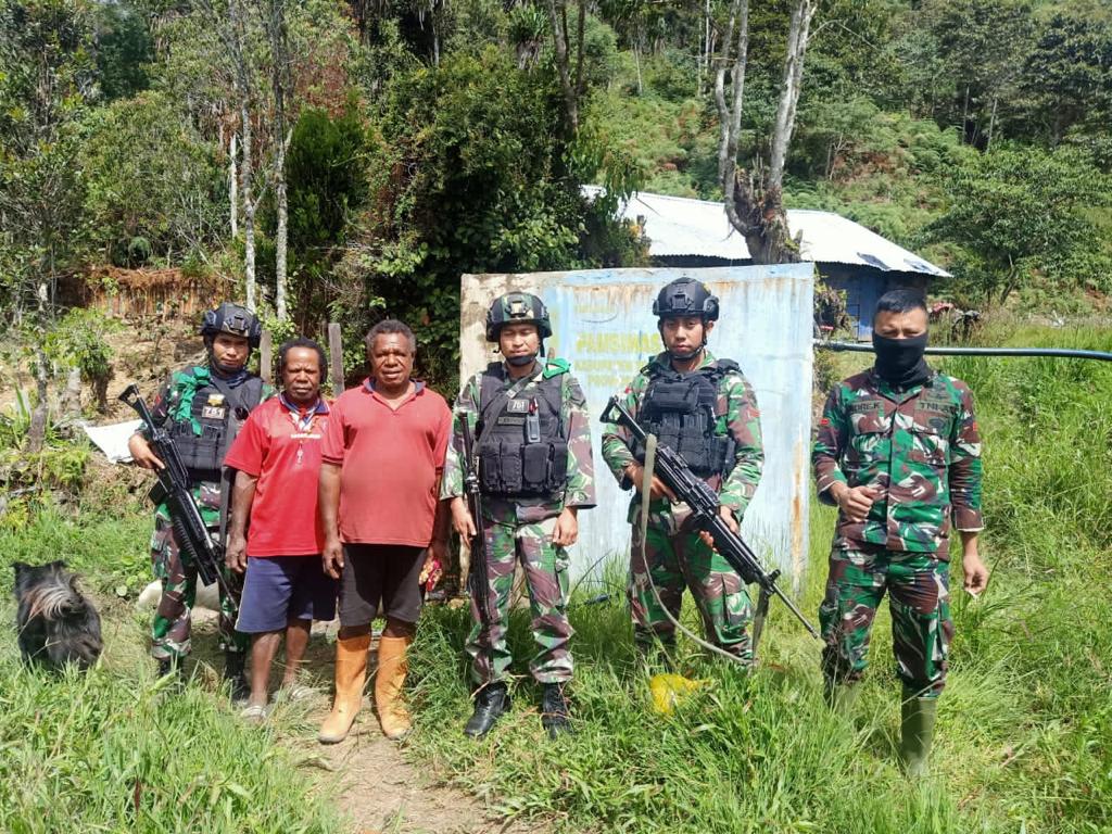 Karya Bakti TNI di Distrik Minage Kabupaten Tolikara 13