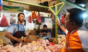 Bang Doel Blusukan Dengar Keluhan Pedagang Pasar Lenteng Agung 10