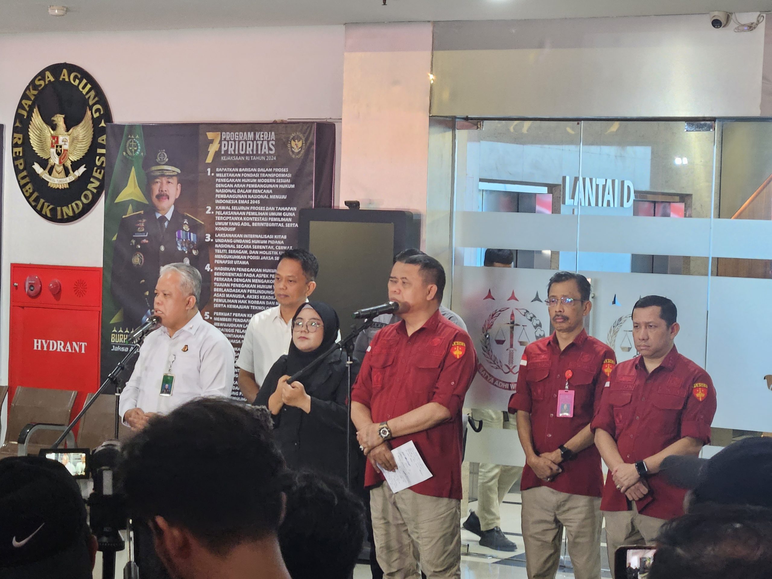 20241023_194402 Hakim dan Pengacara yang Ditangkap Jaksa Terkait Vonis Bebas Ronald Tanur 1