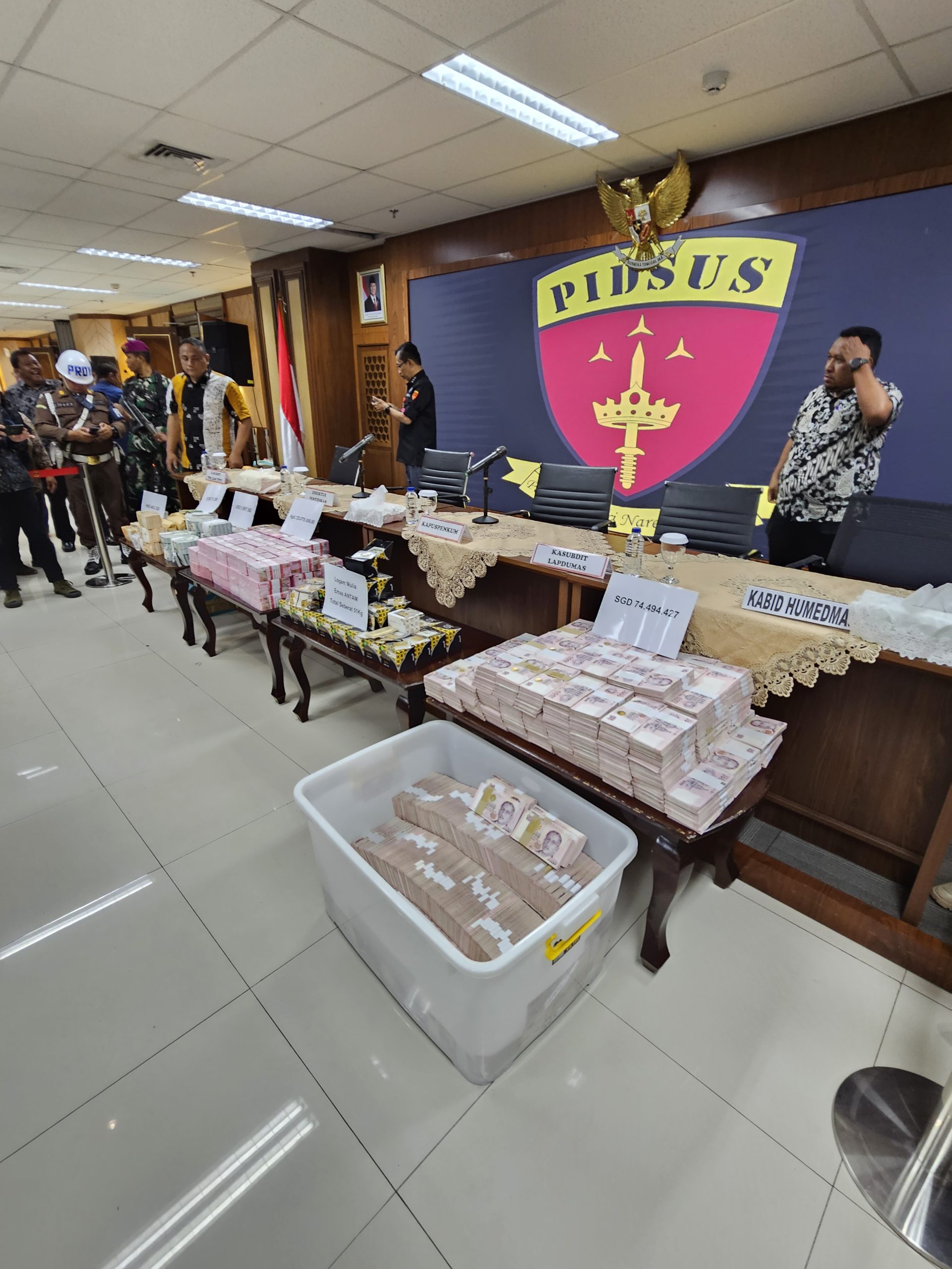 20241025_191144 Alamak, ZR Kumpulkan Uang Tunai Lebih Satu Triliun Rupiah dari Mengurus Kasus 1