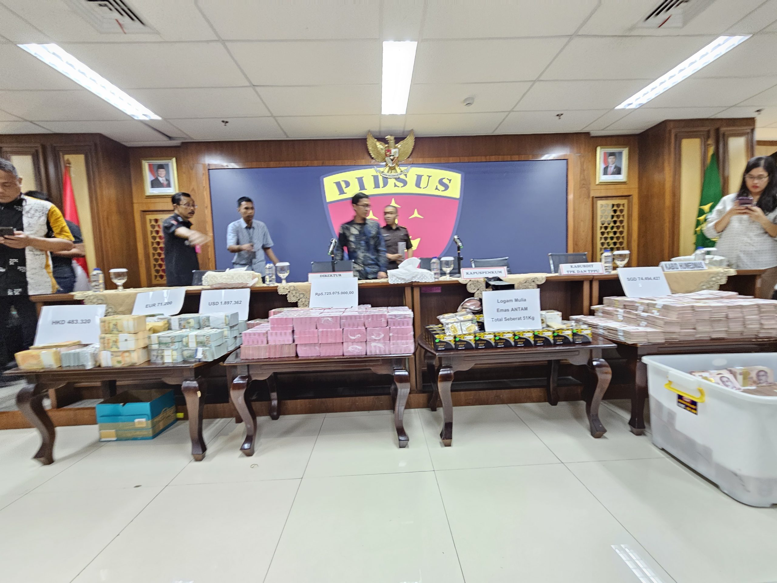 Bobrok, Diduga ZR Sudah Sebarkan Suap Rp4 Triliun ke Oknum Hakim 1