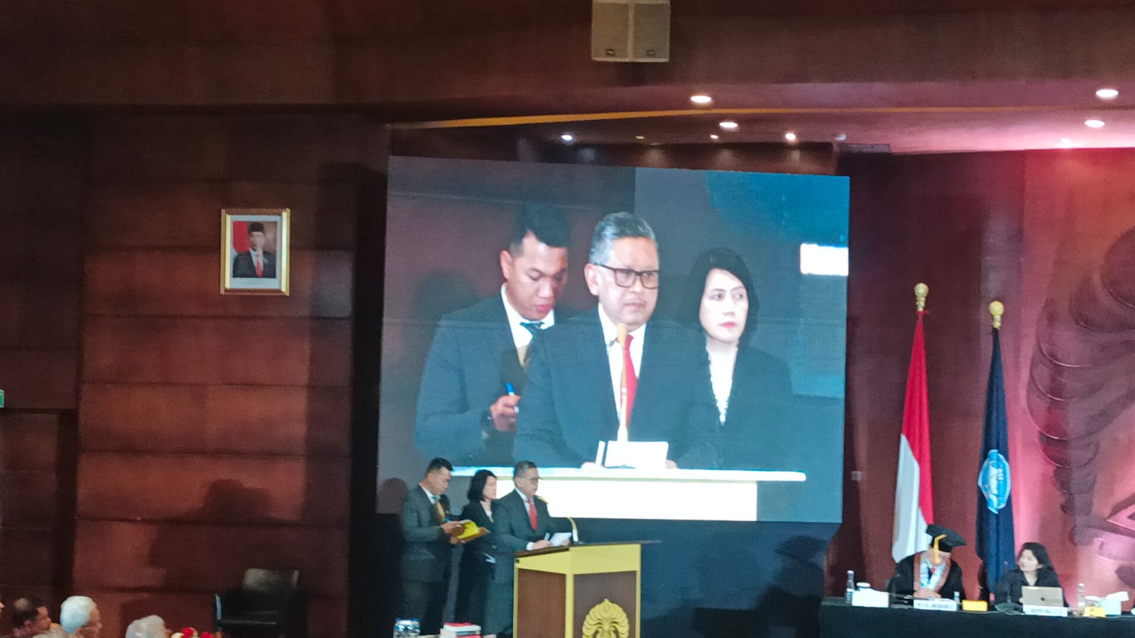 IMG-20241018-WA0027 Megawati dan Elit PDI Perjuangan Hadiri Sidang Doktoral Hasto di UI 1