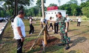 Panglima TNI Tanam Pohon dan Tebar Benih Ikan di Area Mabes TNI 11