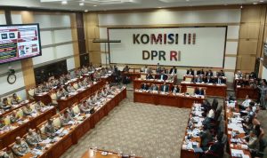 Rapat Perdana dengan Komisi III DPR, Kapolri Ajak 34 Kapolda 10