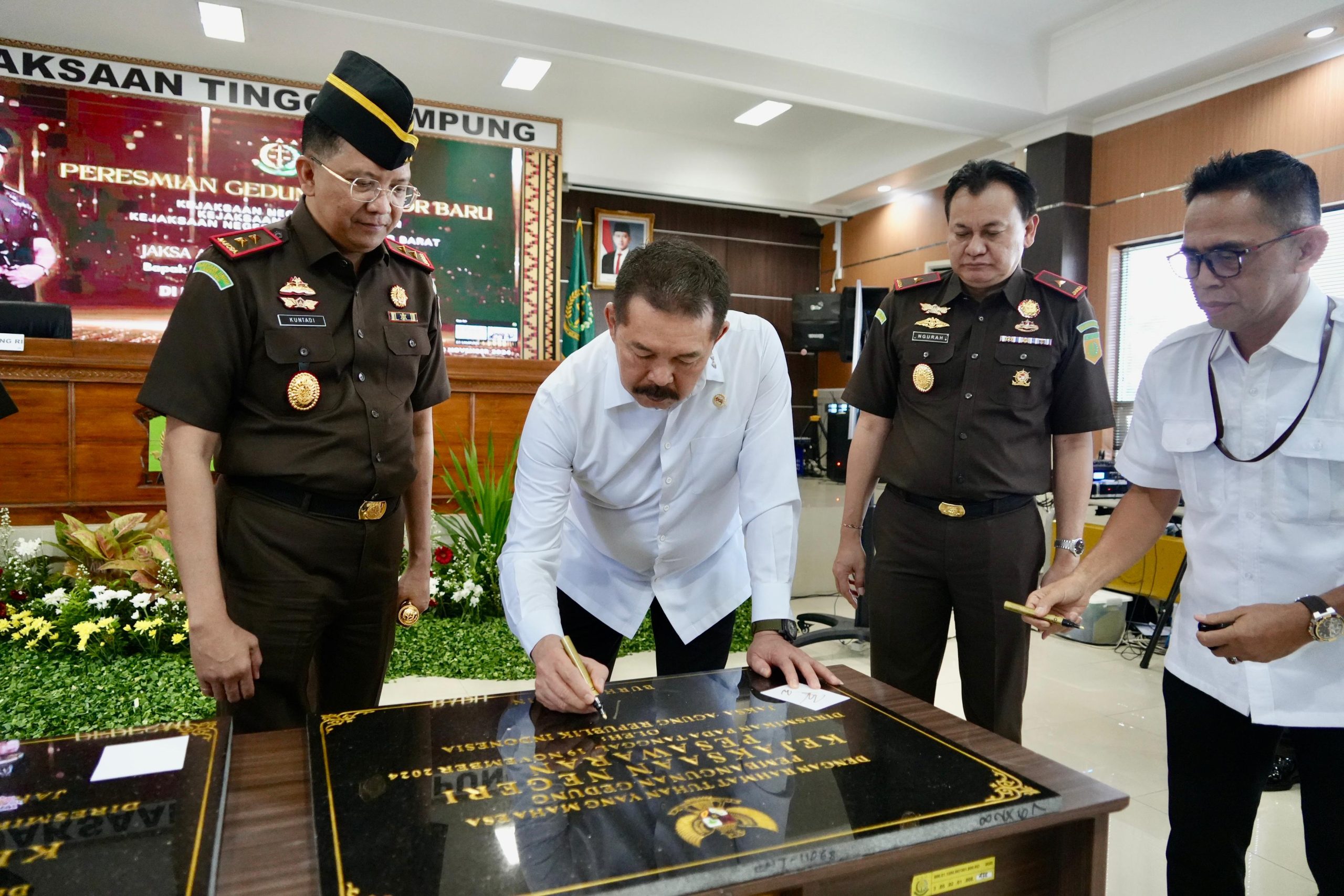 IMG-20241120-WA0046 Kunker ke Kejati Lampung, Jaksa Agung: Tumbuh Kembangkan Integritas dan Hentikan Budaya Mafia Peradilan 1