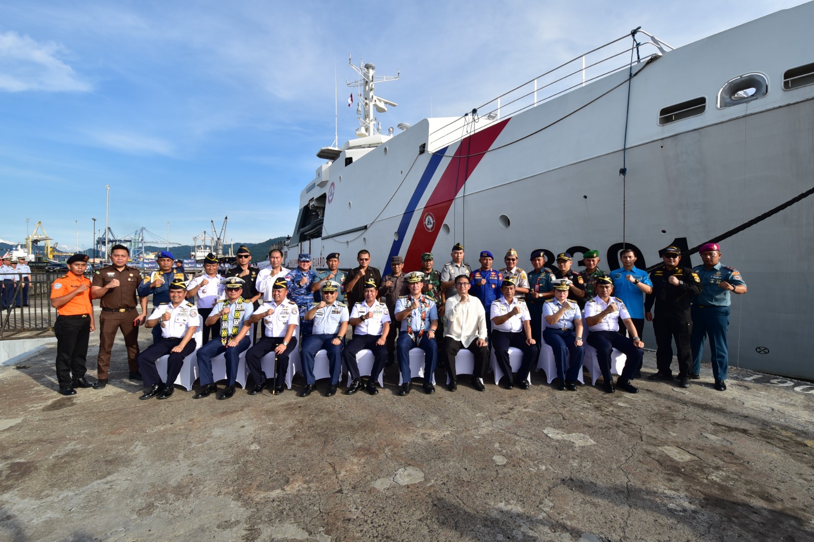 IMG-20241127-WA0048 Bakamla RI Sambut Kapal PCG BRP Gabriela di Dermaga Bitung 1