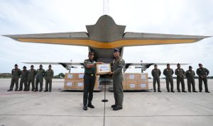 TNI Kerahkan Pesawat TNI AU Kirimkan Bantuan untuk Korban Erupsi Gunung Lewotobi di NTT 10