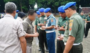 Dansatsiber TNI Pimpin Operasi Pemeriksaan HP Personel Terkait Judi Online 8