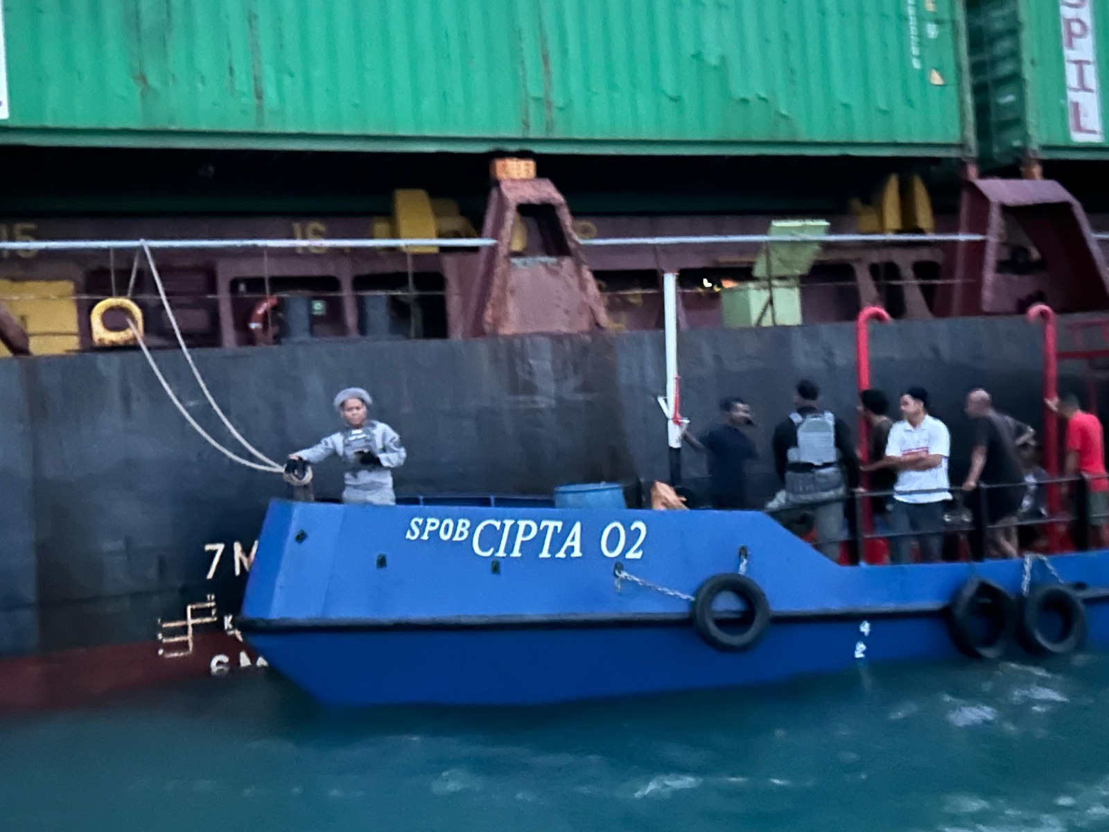 Bakamla RI Gagalkan Transaksi BBM Ilegal di Perairan Batam 1
