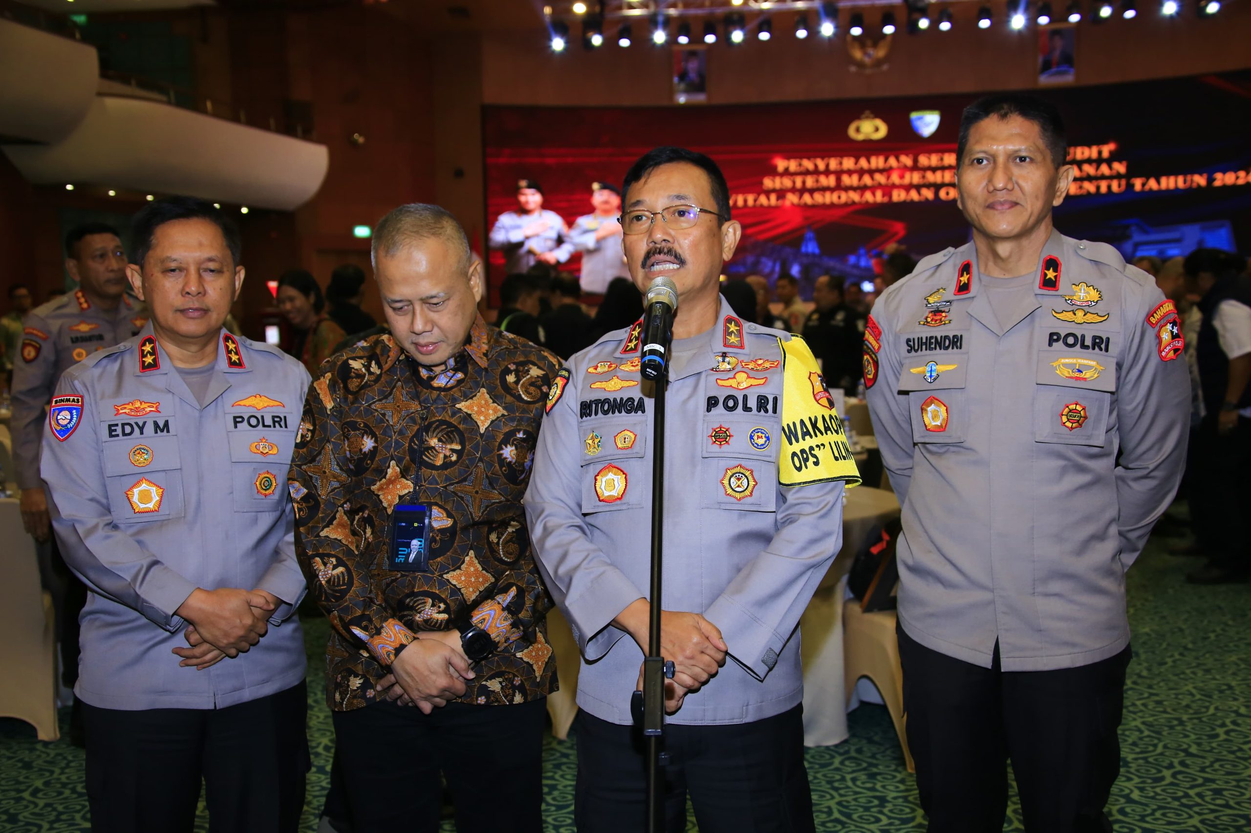 15 Objek Vital Nasional, Menerima Sertifikat Audit Sistem Manajemen Pengamanan Obvitnas dan Obter Tahun 2024 1 15 Objek Vital Nasional, Menerima Sertifikat Audit Sistem Manajemen Pengamanan Obvitnas dan Obter Tahun 2024 2