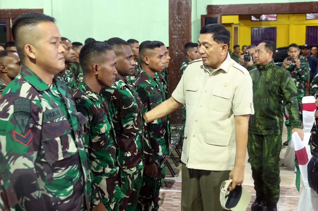 Panglima TNI dan Menhan Rayakan Malam Pergantian Tahun Bersama Ribuan Prajurit di Papua 1