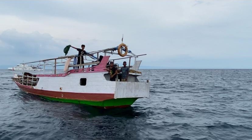 Bakamla Selamatkan Kapal Terombang Ambing di Laut Flores 4