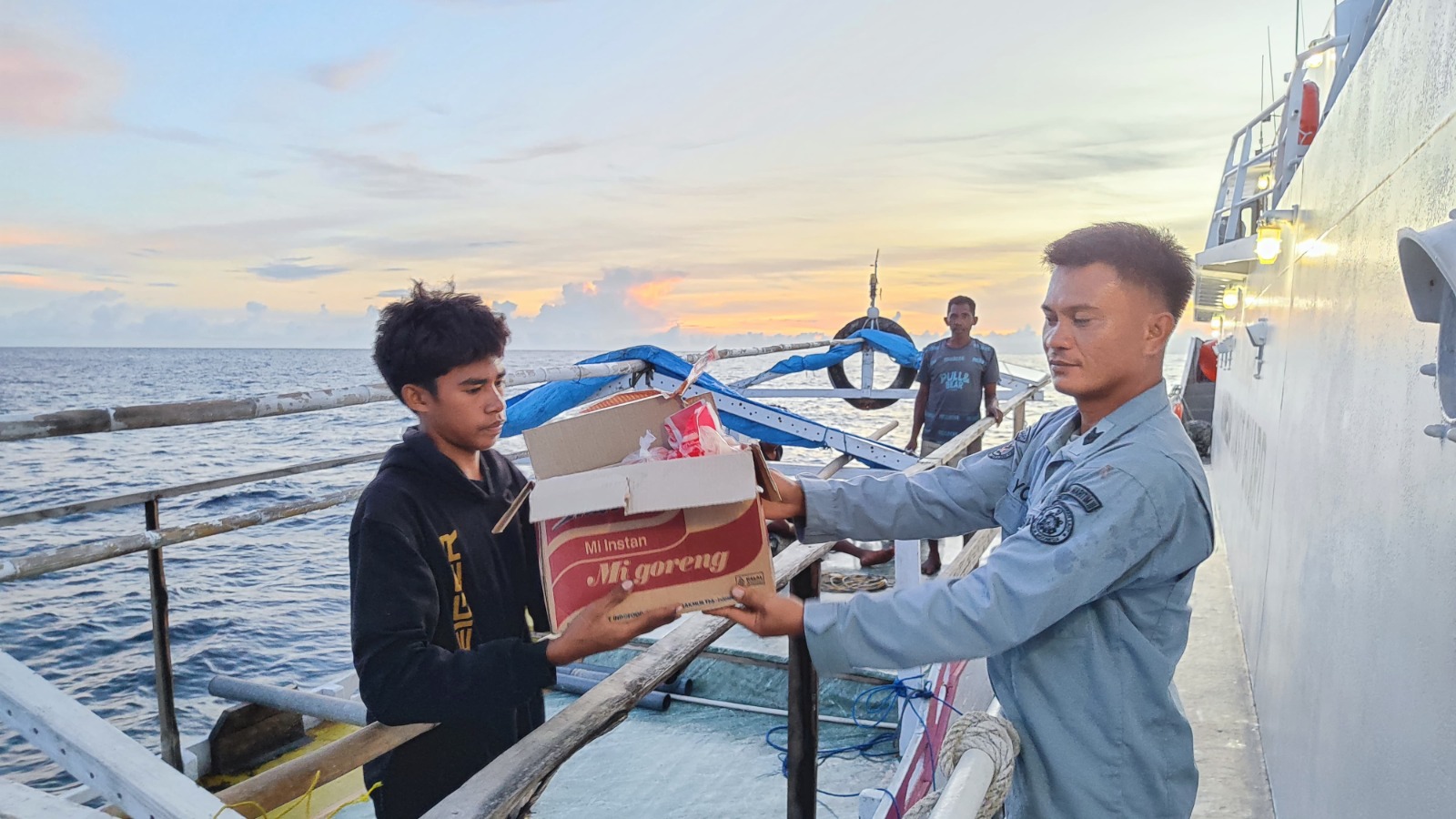 Bakamla Selamatkan Kapal Terombang Ambing di Laut Flores 3