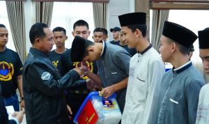 Panglima TNI Berikan Bantuan Sosial kepada Anak-Anak Yatim Piatu di Bumi Marinir Cilandak 9