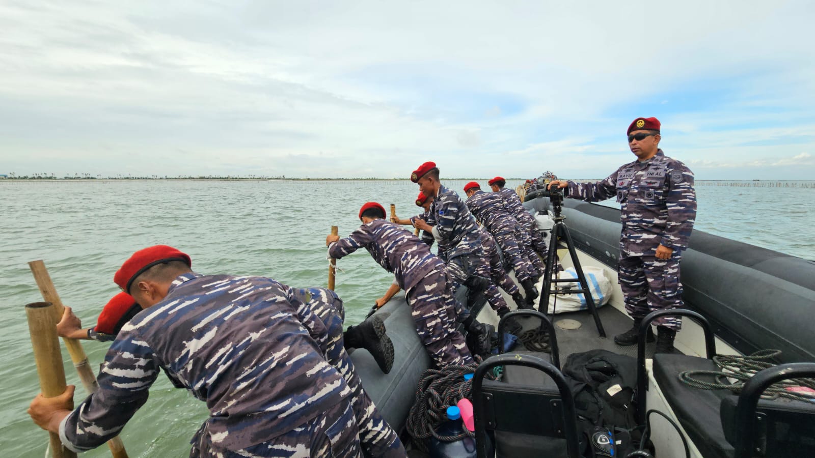 IMG-20250119-WA0008 Pikad Dukung TNI-AL Cabut Pagar Laut 1