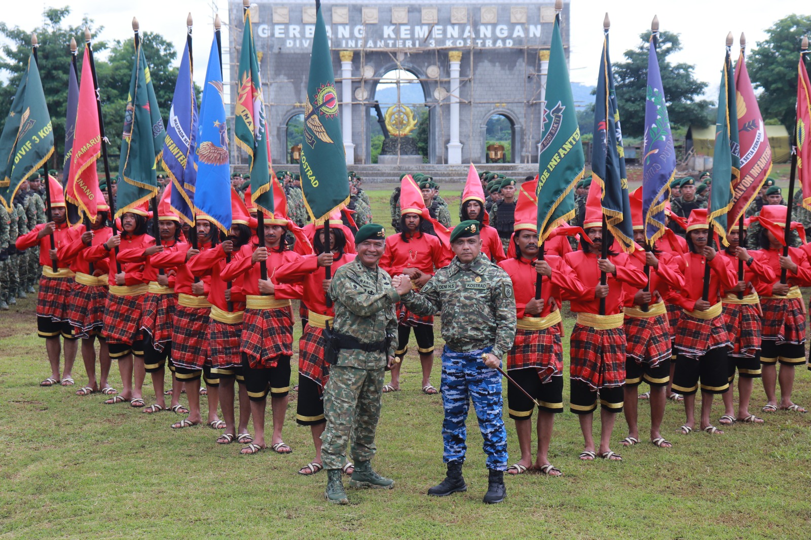 Pangkoopsud II Dikukuhkan sebagai Warga Kehormatan Divisi Infanteri 3 Kostrad 1 Pangkoopsud II Dikukuhkan sebagai Warga Kehormatan Divisi Infanteri 3 Kostrad 2