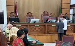KPK Tak Hadir, Hakim Tunda Sidang Praperadilan Hasto Kristiyanto 8