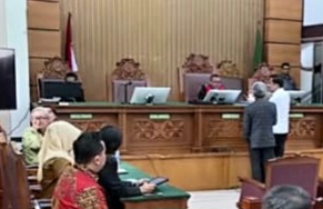 IMG-20250121-WA0001 KPK Tak Hadir, Hakim Tunda Sidang Praperadilan Hasto Kristiyanto 1