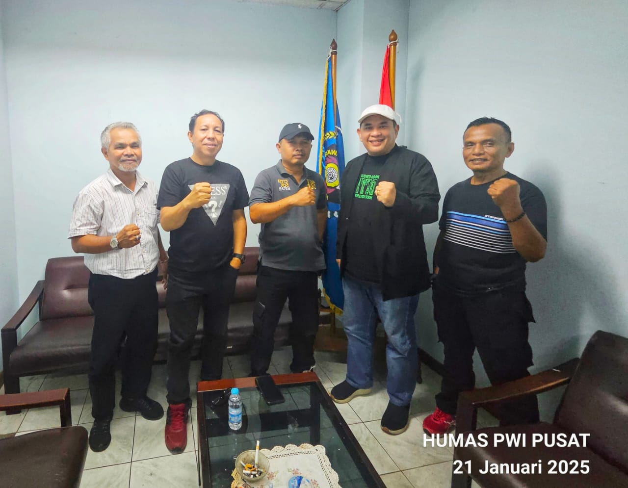 IMG-20250121-WA0049 PWI Sumbar Laporkan Kesiapan ke HPN 2025 di Riau kepada Ketua Umum PWI Pusat 1
