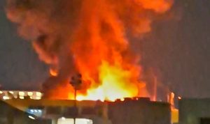 Petugas Gulkarmar Cari Lima Korban Hilang Kebakaran Glodok Plaza 10