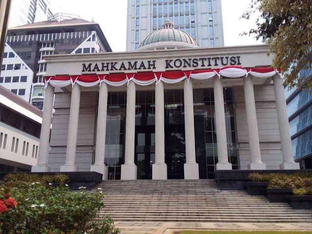 images-1 Kado Tahun Baru MK, Ambang Batas Dihapus 1