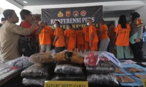 Polda Jabar Grebek Satu Ton Narkoba di Sentul 10