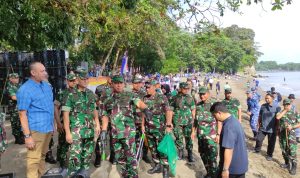 Peduli Lingkungan, Panglima TNI Ikut dalam Aksi Bersih Pantai 11