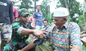 Tim Kesehatan TMMD Ke-123 Kodim 1510/Sula Cek Kesehatan Masyarakat Desa Pastina 10