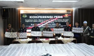 Pulihkan Kerugian Negara Korupsi Impor Gula, Jampidsus Sita Uang Rp565 Miliar 8