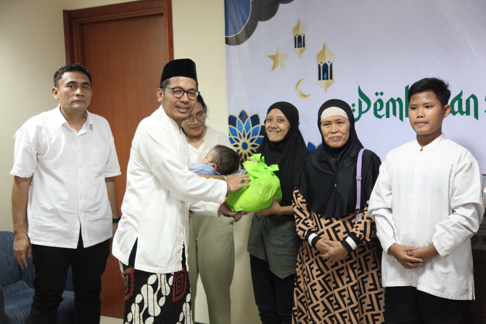 PWI Jaya Berbagi dengan Yatim Piatu 3