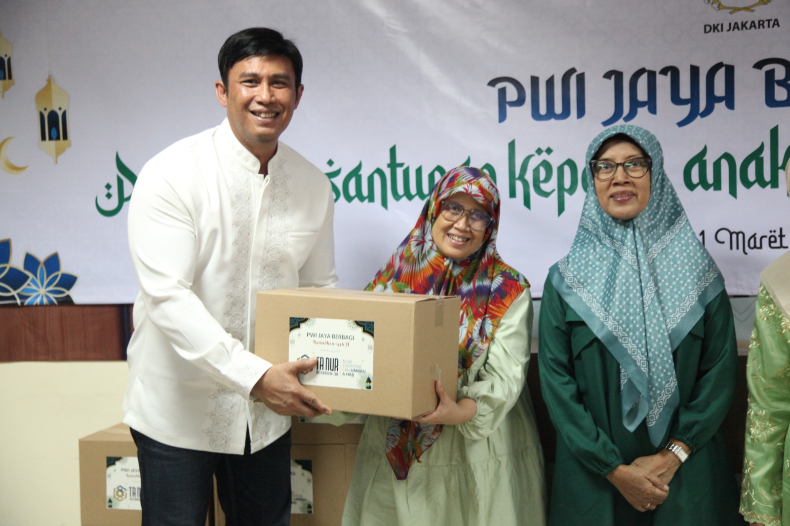 PWI Jaya Berbagi dengan Yatim Piatu 2