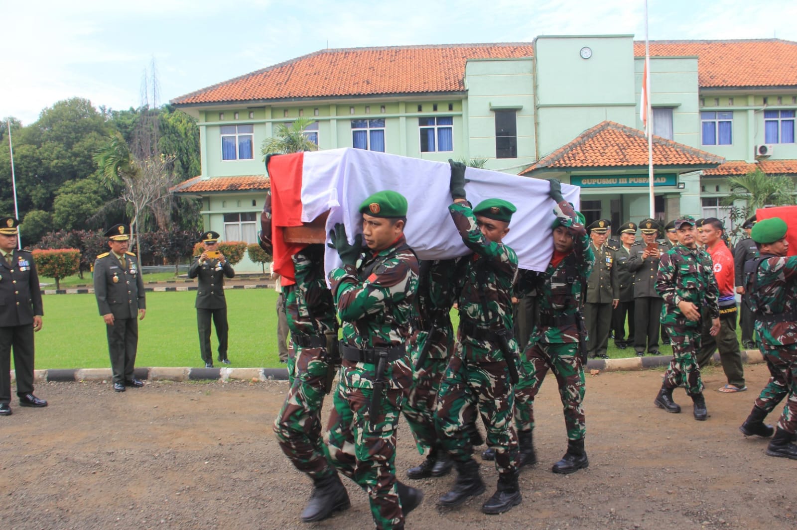 Panglima TNI Hadiri Upacara Pelepasan Jenazah Prajurit Korban Ledakan 1
