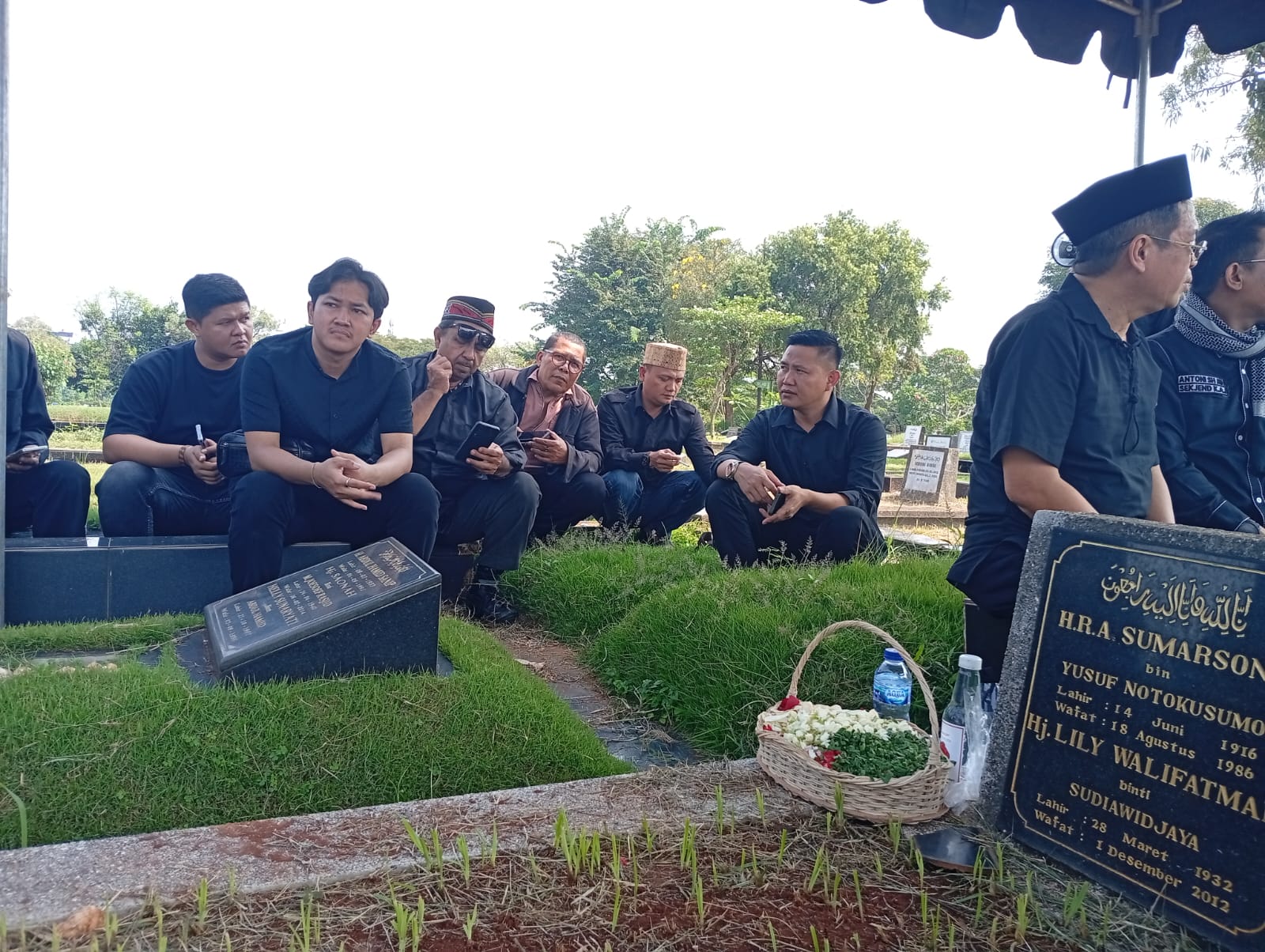 Jelang HUT Ke-17 KAI, Pengurus Ziarah ke Makam Adnan Buyung Nasution 2